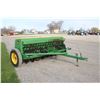 Image 4 : JD 8200 18 run drill, double disc, grassbox