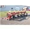 Image 2 : IH 720 5 furrow semi-mount plow, auto reset