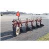 Image 6 : IH 720 5 furrow semi-mount plow, auto reset