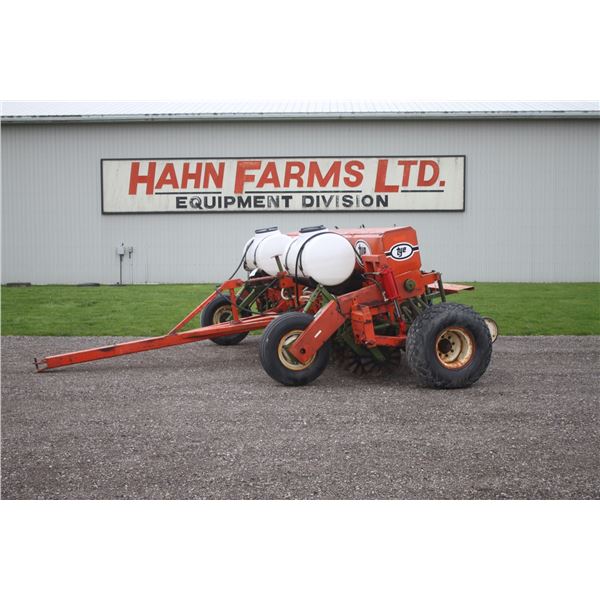 Tye 20 run no till drill with 2, 70 gallon liquid fertilizer tanks and pump