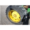 Image 10 : JD 2555 4wd tractor, 175 loader, hi-lo, two remotes, 16.9 x 30, almost new 6' bucket