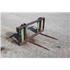 Image 3 : Used 2 prong bale spear, JD QT
