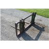 Image 5 : Used 2 prong bale spear, JD QT