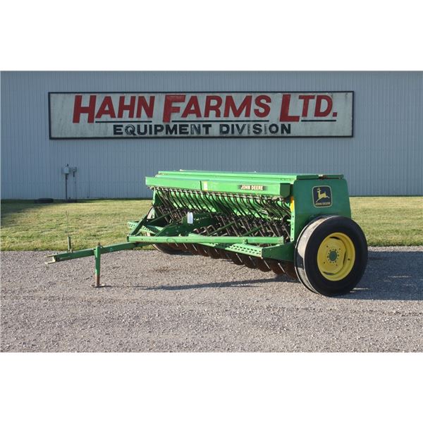 JD 452 24 run drill, grassbox, dry fertilizer