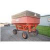 Image 5 : Turnco 225 gravity wagon with George White running gear