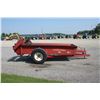 Image 5 : IH 550 single axle, double beater manure spreader, good condition. Used only on tobacco