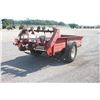 Image 6 : IH 550 single axle, double beater manure spreader, good condition. Used only on tobacco