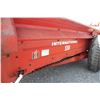 Image 9 : IH 550 single axle, double beater manure spreader, good condition. Used only on tobacco