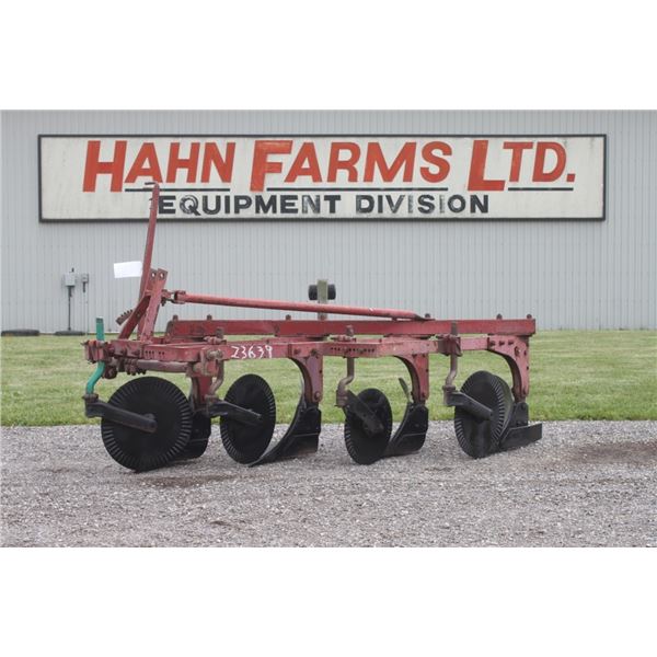 IH 4 furrow 3pth plow, spring trip