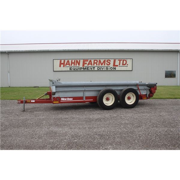 New Idea 3732 tandem manure spreader, low usage