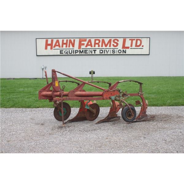 Kverneland 3 furrow 3 pth plow, auto reset