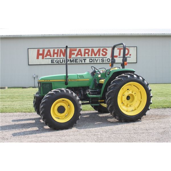 JD 5500 4wd tractor, rops, 15.5x38, 2 remotes, power reverser, joystick