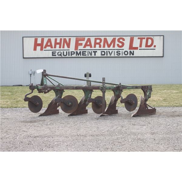JD 45, 4 furrow, 3pth plow, spring trip