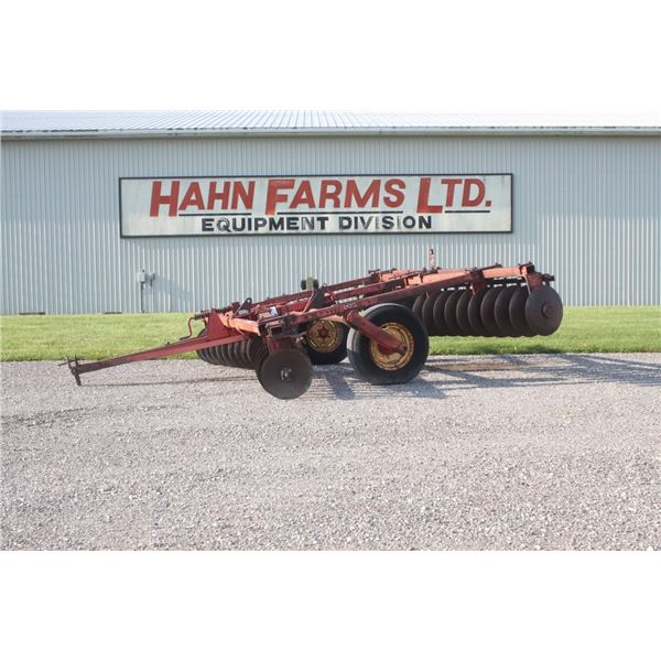 MF 520 12' disc, 40 plate