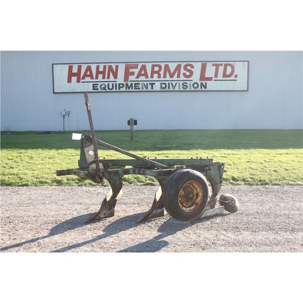 Cockshutt Oliver 360, 3 furrow plow, 3pth, spring trip, one owner