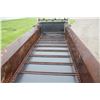 Image 10 : New Idea 3632 tandem axle manure spreader, hydraulic end gate, poly floor, top beater