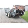 Image 8 : New Idea 3632 tandem axle manure spreader, hydraulic end gate, poly floor, top beater