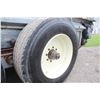 Image 9 : New Idea 3632 tandem axle manure spreader, hydraulic end gate, poly floor, top beater