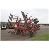 Image 4 : CIH 4800, 26' cultivator, harrow, walking tandem axles, local trade