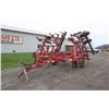 Image 8 : CIH 4800, 26' cultivator, harrow, walking tandem axles, local trade