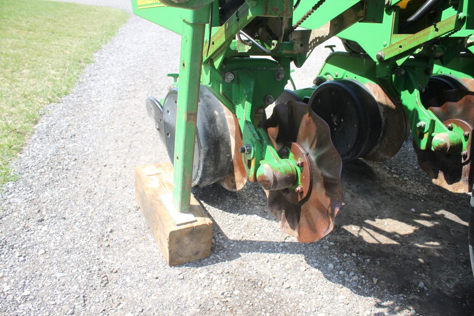 JD 1780 6 row no till planter, dry fertilizer, single disc fertilizer