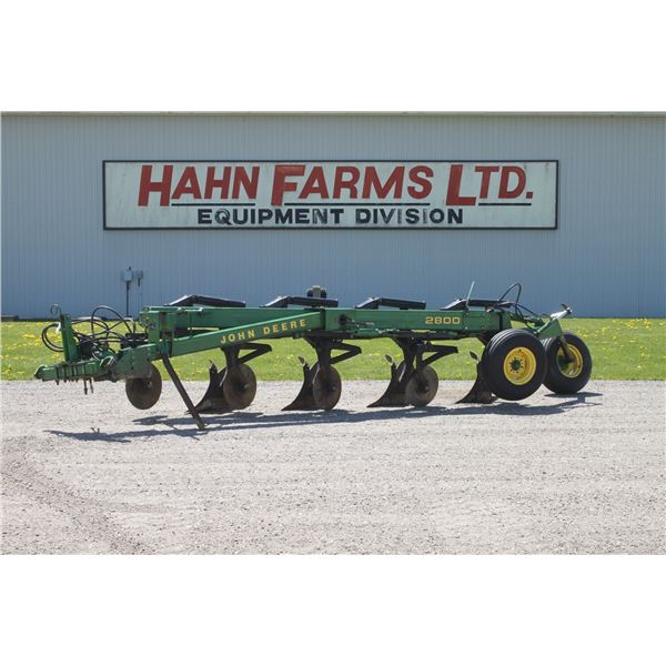 JD 2800, auto reset, vari width, 4 furrow semi mount plow