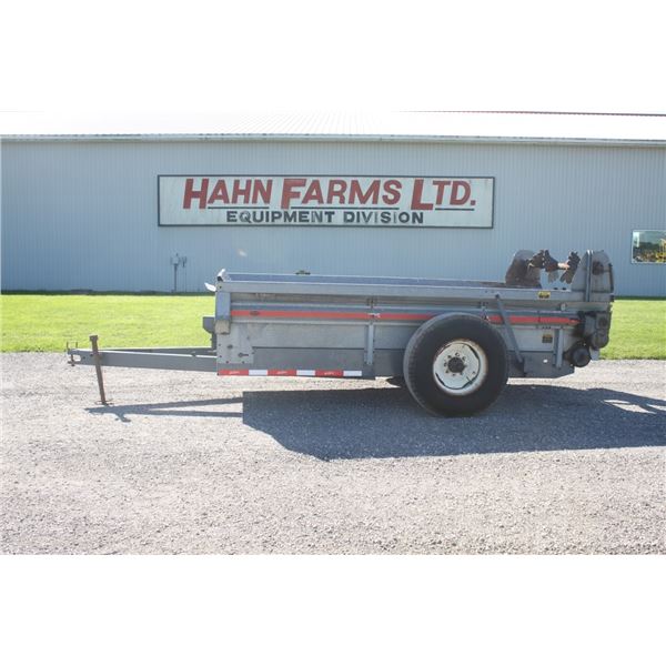 New Idea 362 single axle manure spreader, top beater