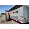 Image 9 : New Idea 362 single axle manure spreader, top beater