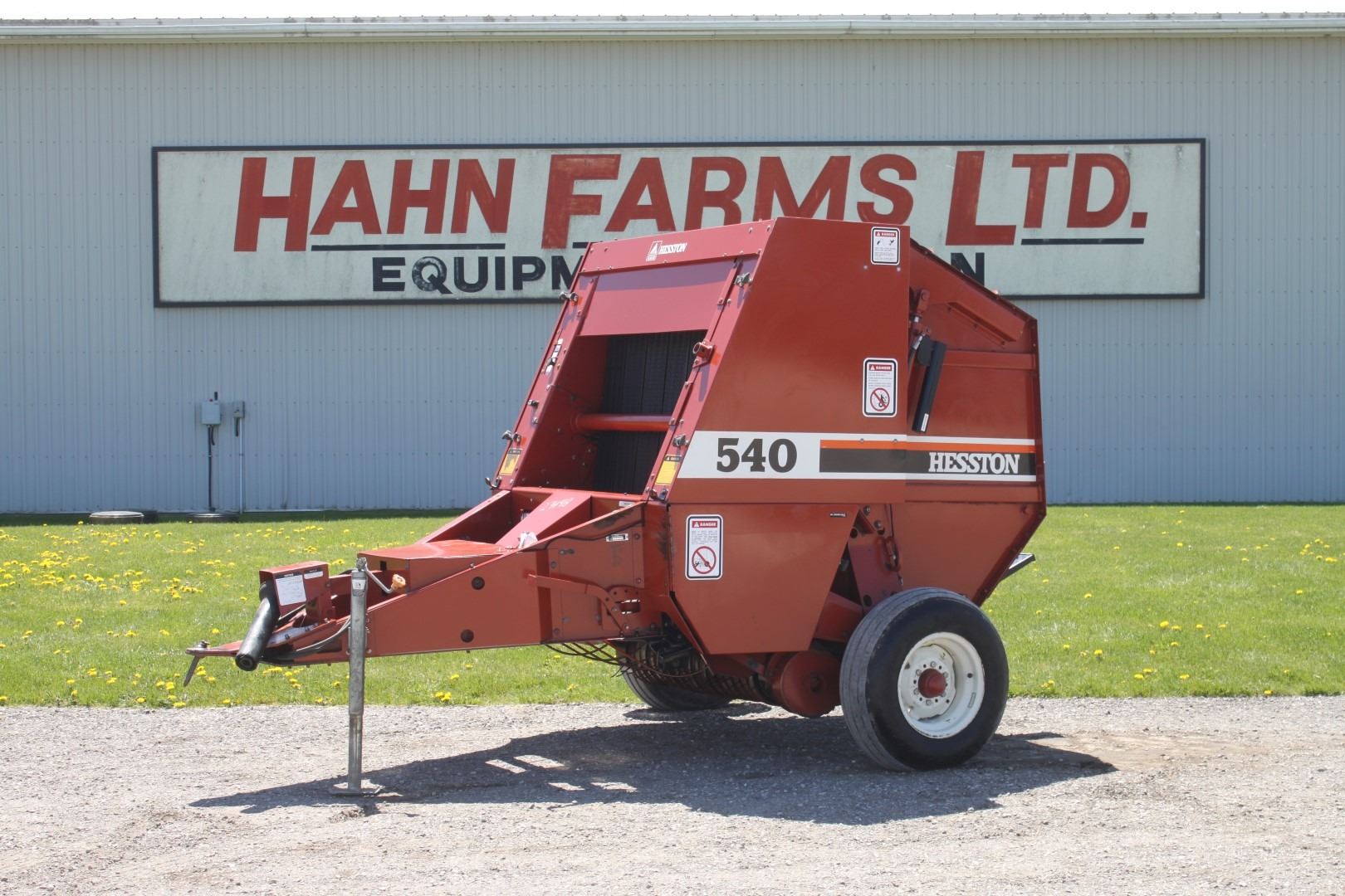 Hesston 540 4x4 round baler, electric tie, ramp, one owner