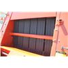 Image 10 : Hesston 540 4x4 round baler, electric tie, ramp, one owner