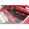 Image 12 : New Idea 7215 small square baler, thrower, one owner