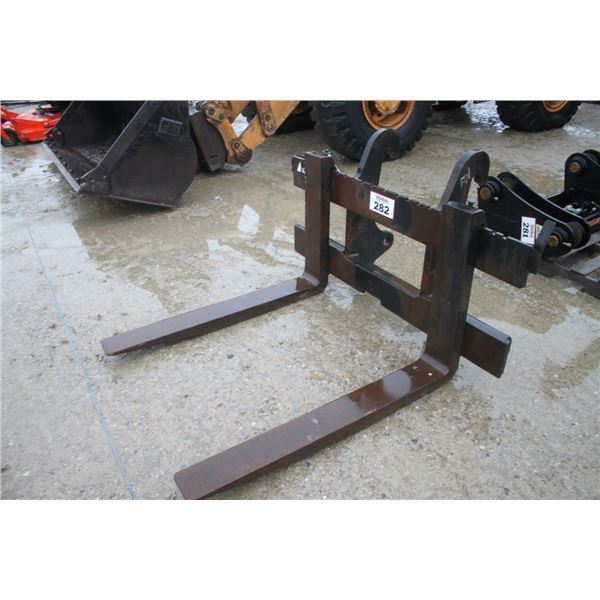 Caterpillar IT quick coupler 4' pallet fork, Local Municipal Unit