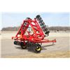 Image 6 : Sunflower 7232 23' hydraulic folding crumbler, one owner, low acres, As New