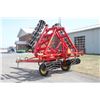 Image 8 : Sunflower 7232 23' hydraulic folding crumbler, one owner, low acres, As New