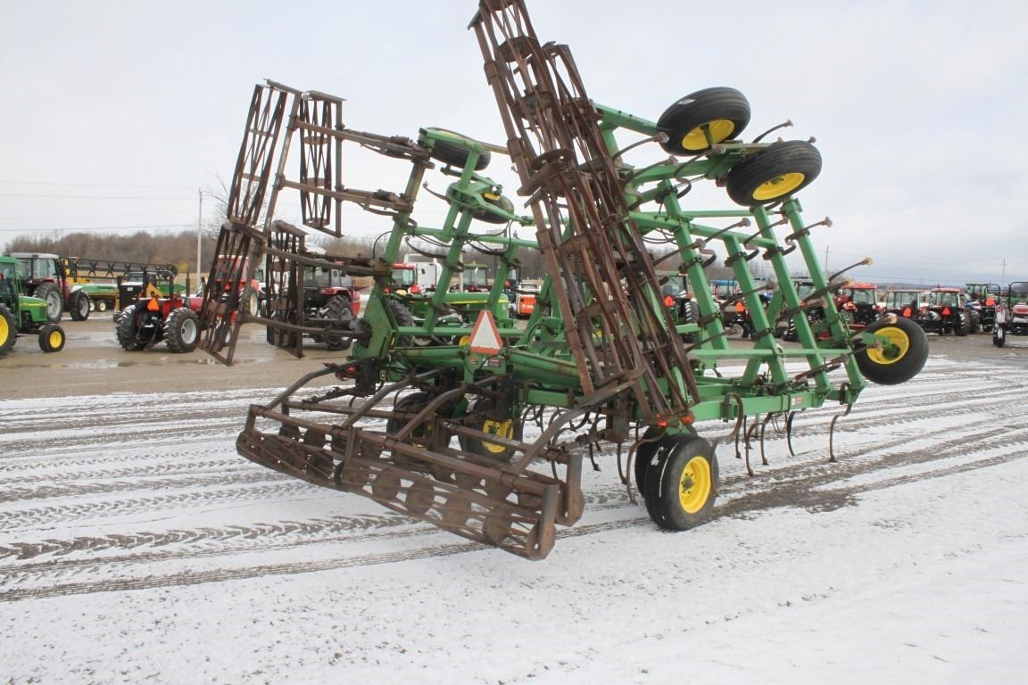 JD 980 30' Stine cultivator, doulble Salford rolling baskets, walking