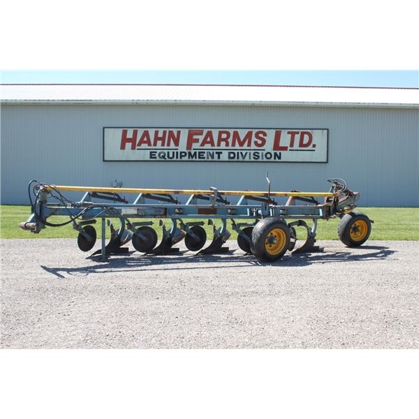 Overum 5 furrow semi mount plow, auto reset