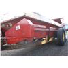 Image 16 : New Holland 680 tandem axle manure spreader, top beater, end gate