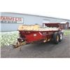 Image 2 : New Holland 680 tandem axle manure spreader, top beater, end gate