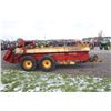 Image 4 : New Holland 680 tandem axle manure spreader, top beater, end gate