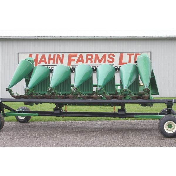 JD 693 6 row cornhead, poly snout, level land