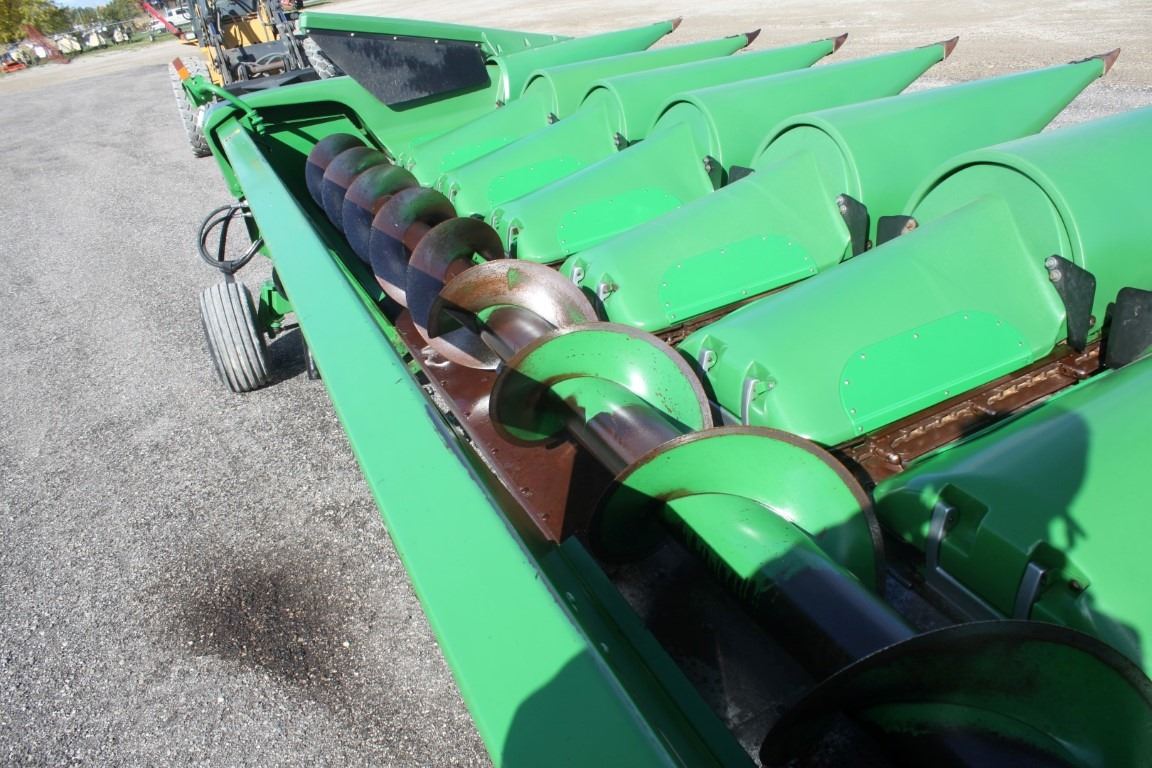 JD 893, 8 row corn head, knife rolls, high corn kit, hydraulic deck