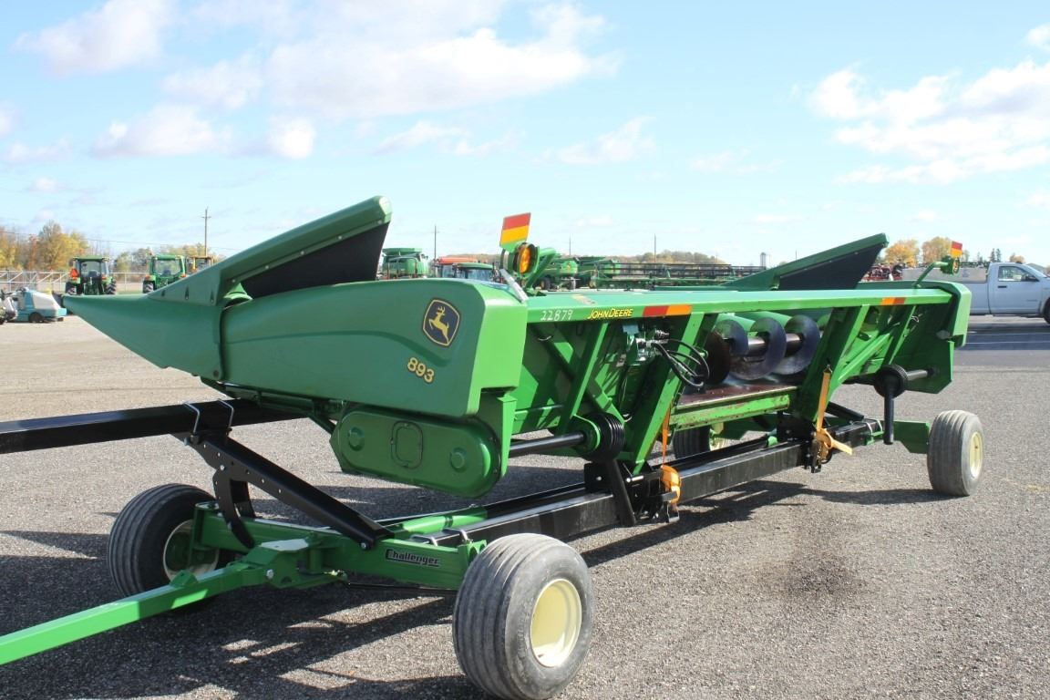 JD 893, 8 row corn head, knife rolls, high corn kit, hydraulic deck