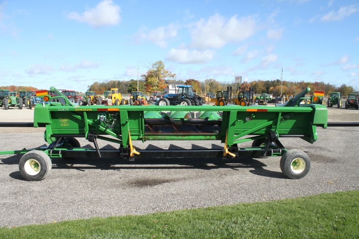 JD 893, 8 row corn head, knife rolls, high corn kit, hydraulic deck