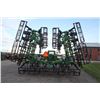 Image 16 : JD 2210 41' cultivator, castor gauge wheels, 3 bar spike rolling basket combo harrow, rear hitch and