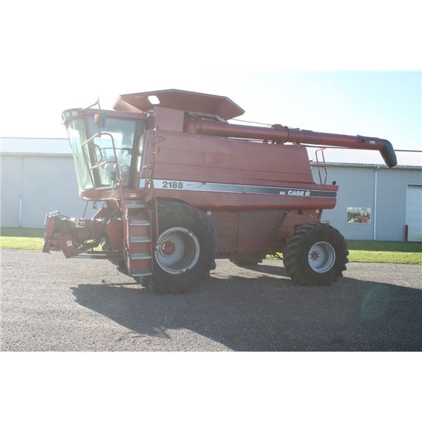 CIH 2188 4wd combine, tracker, chopper, rock trap, Mauer bin extension, AFS, 73x44.00x32 tires, 6465