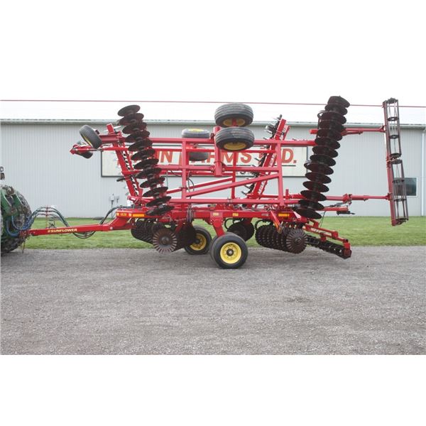 Sunflower 6630 27' verticle till tileage tool, hydraulic level, rear crumbler, low acres