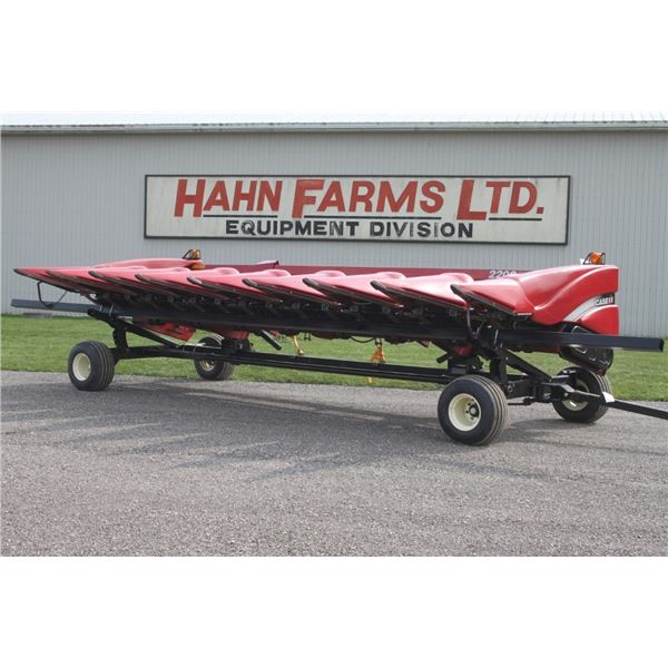 CIH 2208 8 row corn head, knife rolls, hydraulic deck plates, classic hookup, one owner