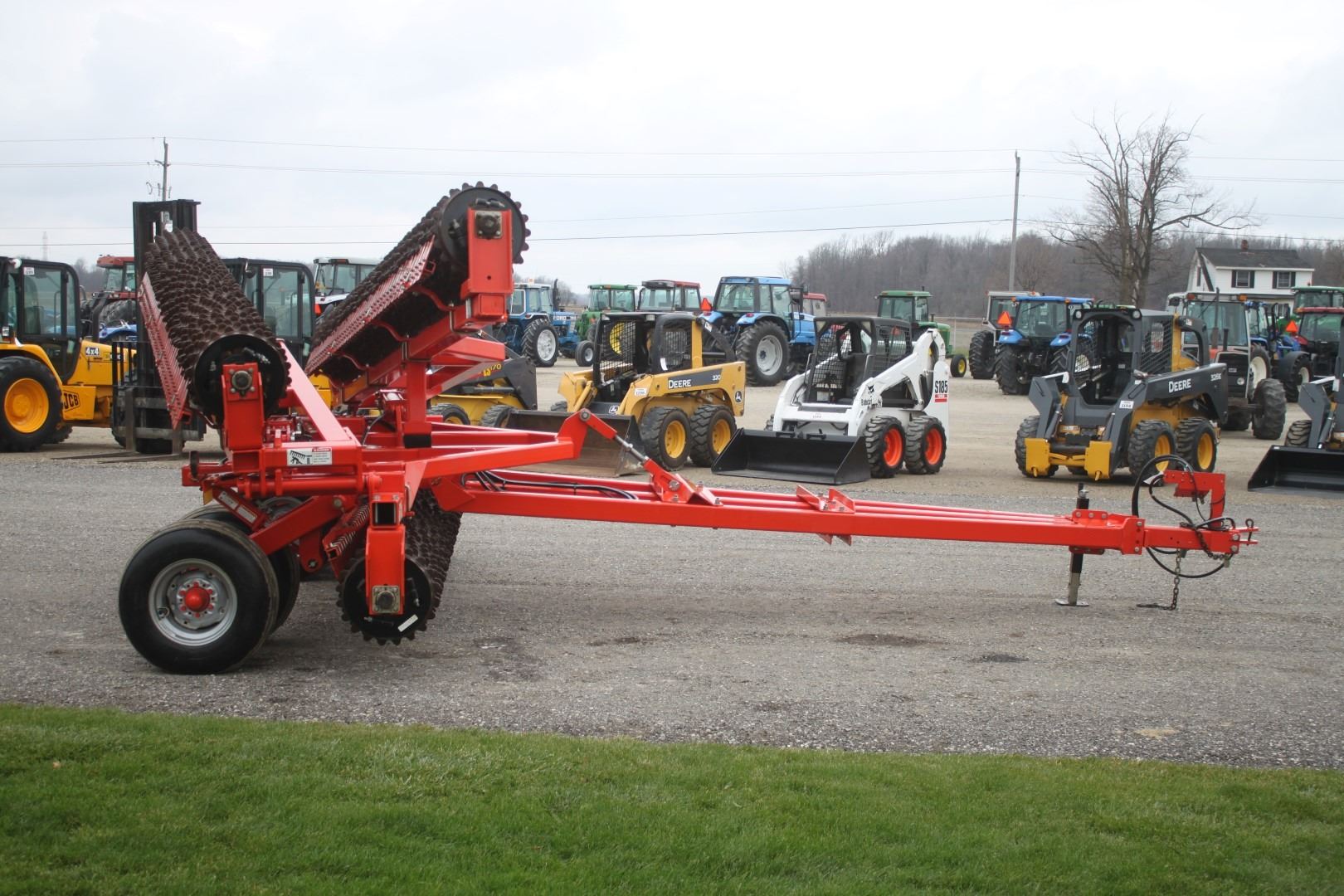 Kuhn 46' hydraulic folding packer, ductile wheels, scrapers, very nice