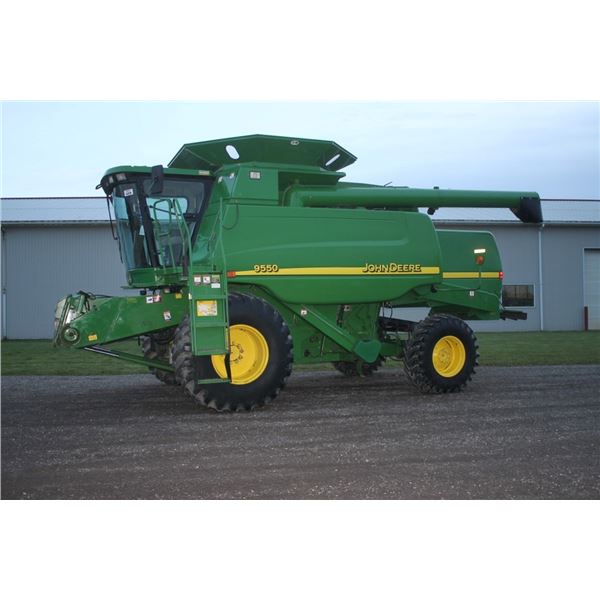 JD 9550 4wd combine, 30.5x32, contour, Bin extension, yield and moisture with brown box display, 346