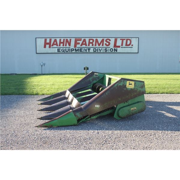 JD 443 4 row cornhead, 30"  spacing, level land